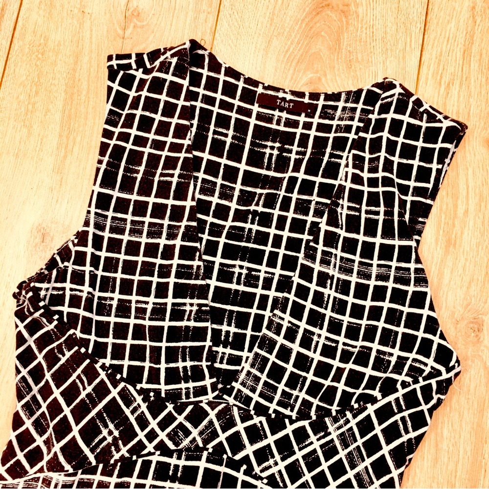 Tart Black dress A line white square small professional career pullover